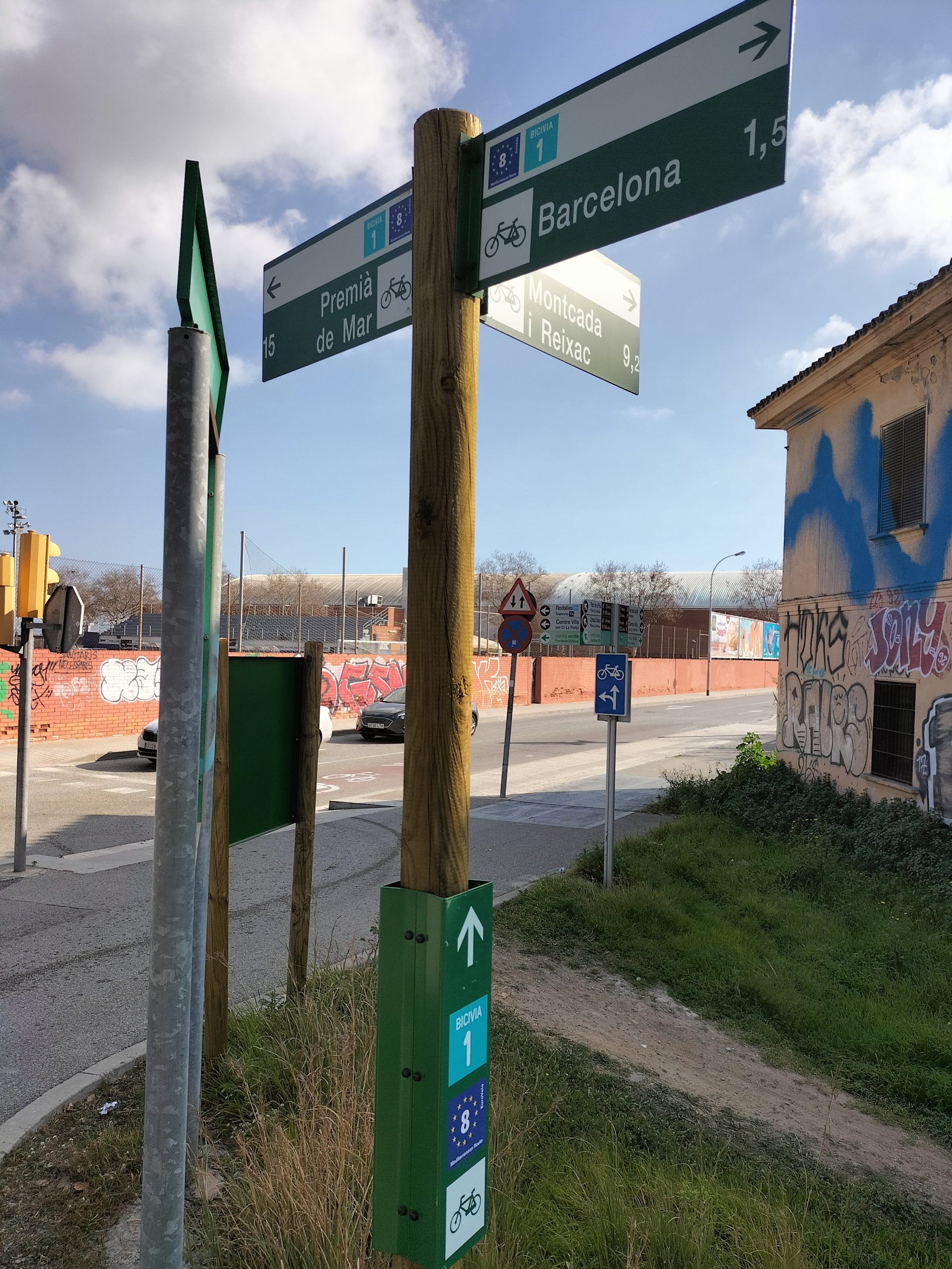 señal a la entrada o salida de Barcelona por la zona Norte.